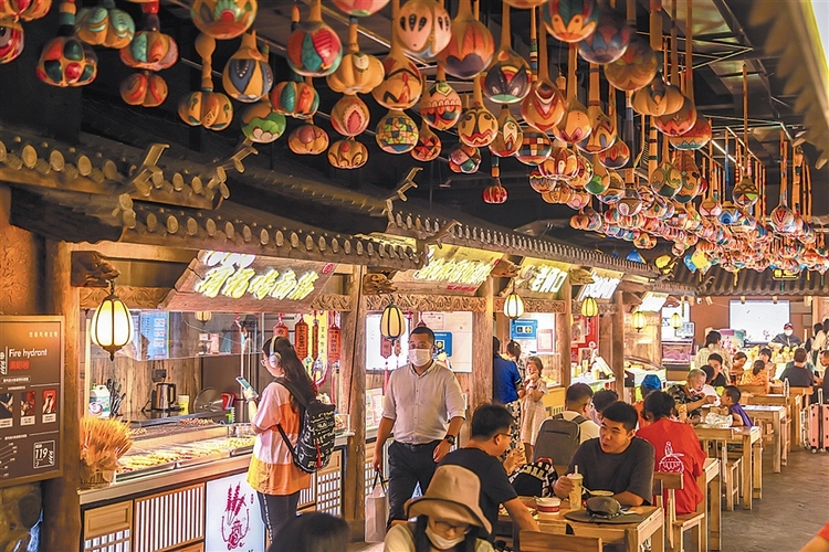 大连：夜幕街头走心走胃的人间烟火_fororder_3