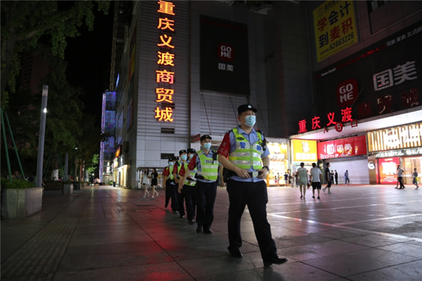 重庆市大渡口区警方开展夏夜治安第二次巡查宣防集中统一行动_fororder_图片1