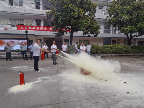 桐乡：迎战高温“炙烤” 生产经营要“稳”更要“安”_fororder_4