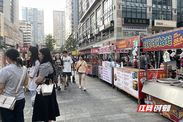 在长沙的夏夜里 感受新“夜态”助推“夜经济”