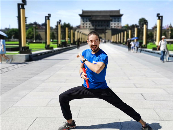 Young Kazak Man Looks forward to China’s National Games_fororder_333