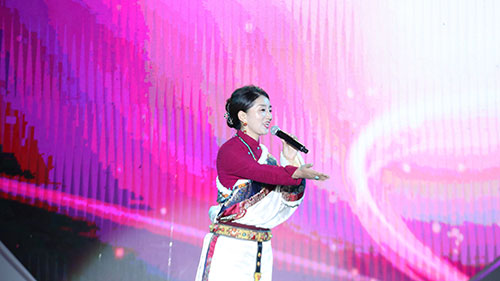2022中国乐山马边彝族风情狂欢节暨第六届小凉山火把节之“广播进彝寨”群星演唱会举行_fororder_演唱会四-摄影-蔡蓉