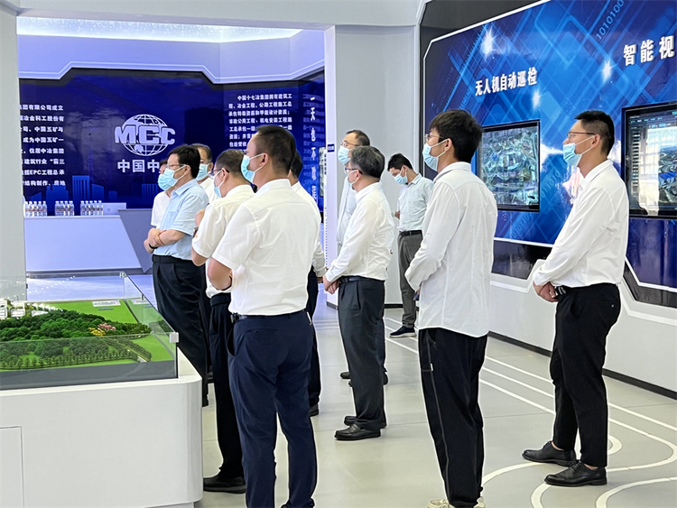 第十九届中央委员王建军调研汉中市“两院一中心”项目_fororder_微信图片_20220826125254