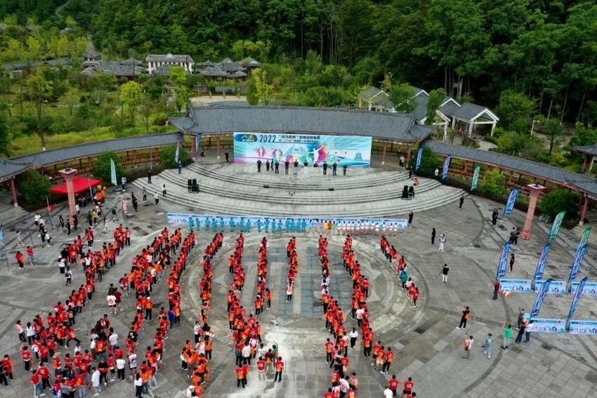 人人学急救 急救为人人 “红气球”挑战赛在贵州长顺神泉谷成功举办_fororder_1