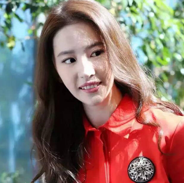 刘亦菲得罪修图师？PS照成网红脸还没抓拍美_娱乐_腾讯网