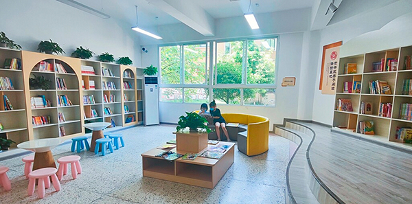 自贡市贡井区图书馆 青少年的“悦”读乐园_fororder_4图书馆内环境舒适