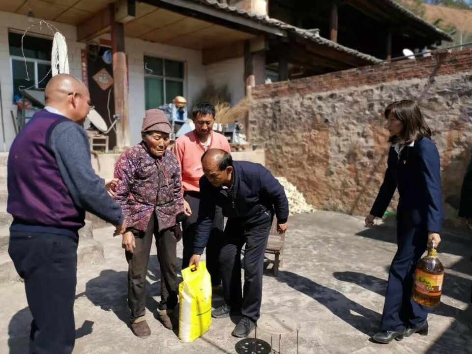 全国见义勇为模范杨绍兴又获全国“人民满意的公务员”表彰_fororder_2
