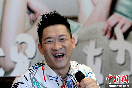 曹云金天津推介新片 谈女友喜笑颜开