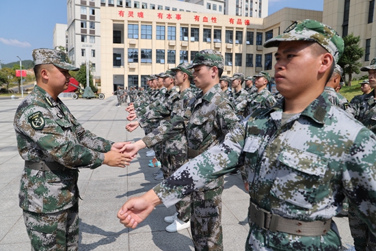 （供稿）贵州碧江人民武装部组织119名预定新兵开展役前教育_fororder_队列训练.JPG