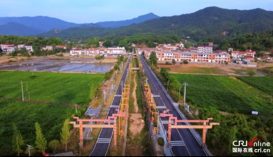 探村英山——村意融融看龙珠_fororder___172.100.100.3_temp_9500027_1_9500027_1_6012_b9d691da-c124-47d2-806e-8a43c4067d04_副本