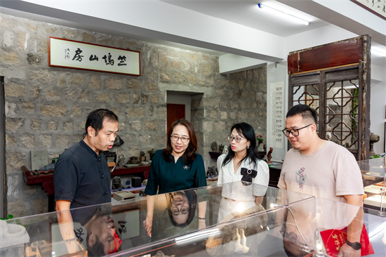 苏州吴中木渎镇首届非遗传承人及手工艺人作品宣展正式开幕_fororder_officeArt object(2)