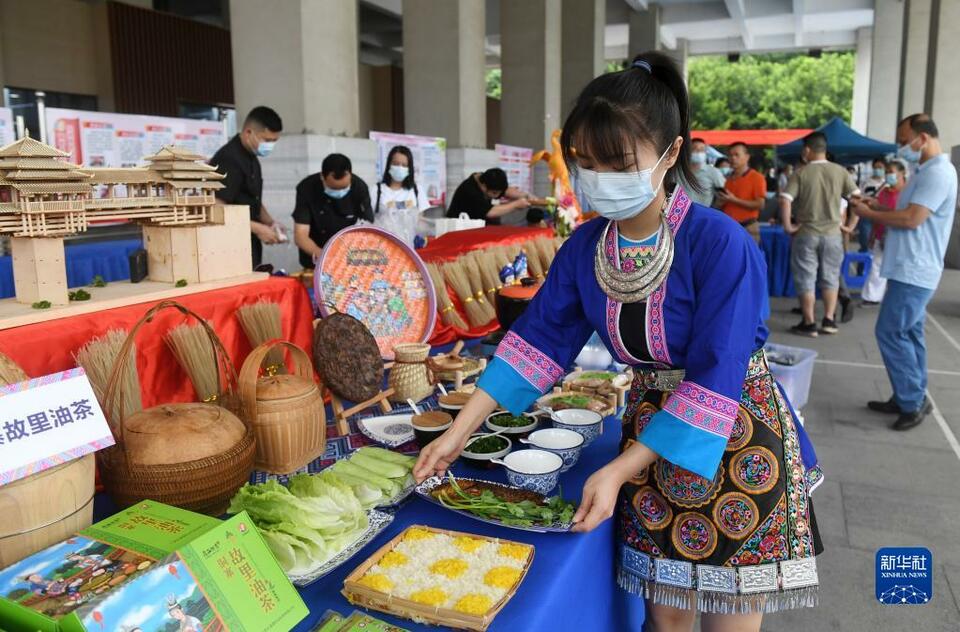 广西南宁：民族文化展示迎国庆