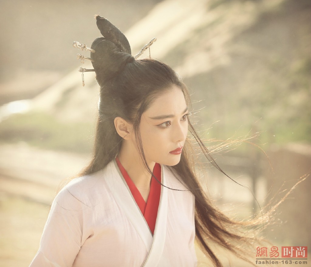 张馨予 张馨予撞脸东方不败剧中还大秀恩爱(组图)-国际在线