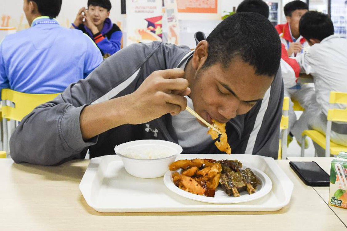 男篮混血中锋:中国籍北京腔 天赋获NBA关注