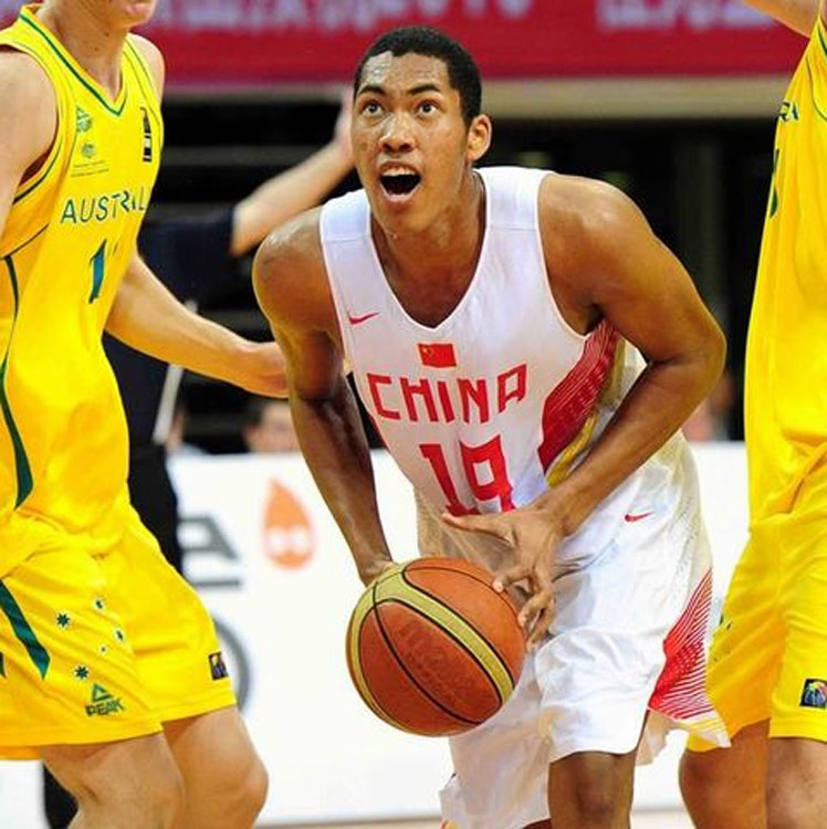男篮混血中锋:中国籍北京腔 天赋获NBA关注