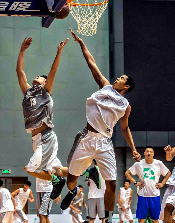 男篮混血中锋:中国籍北京腔 天赋获NBA关注