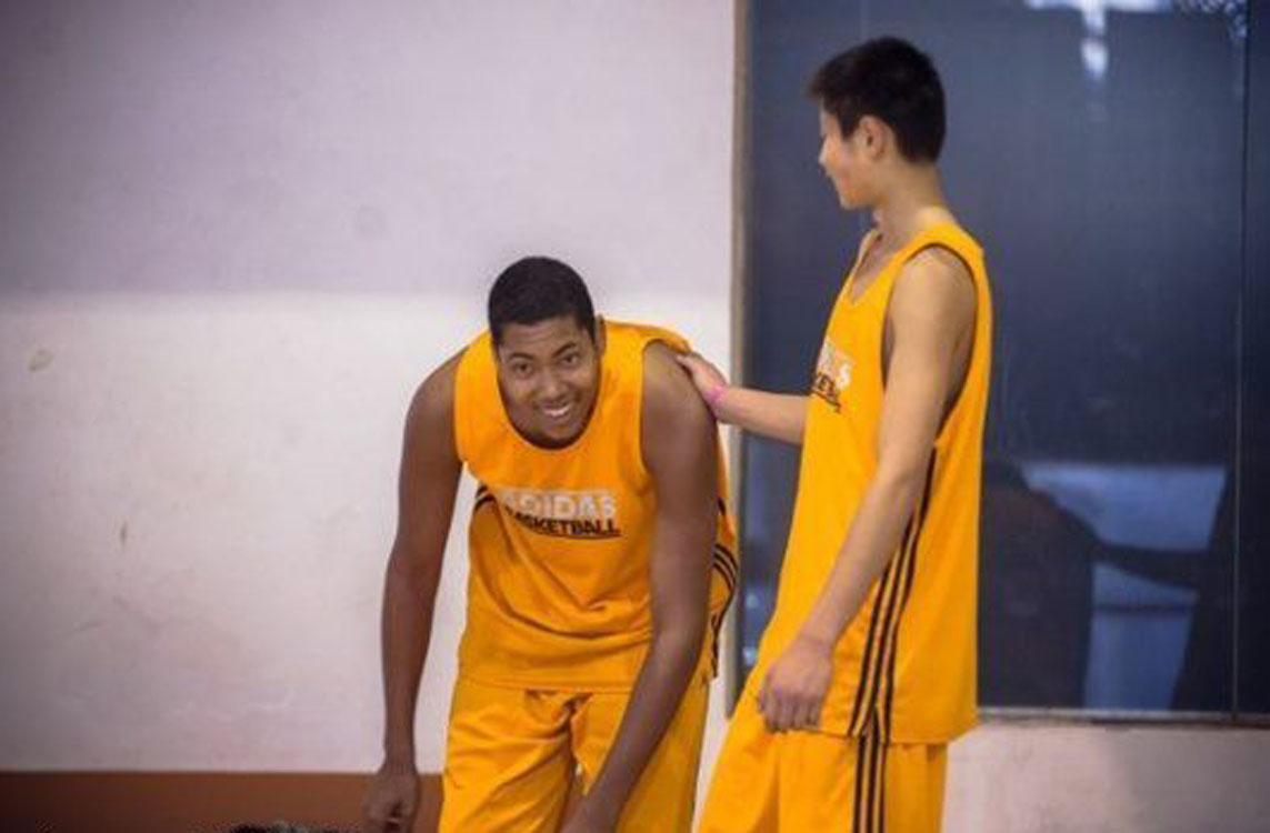 男篮混血中锋:中国籍北京腔 天赋获NBA关注