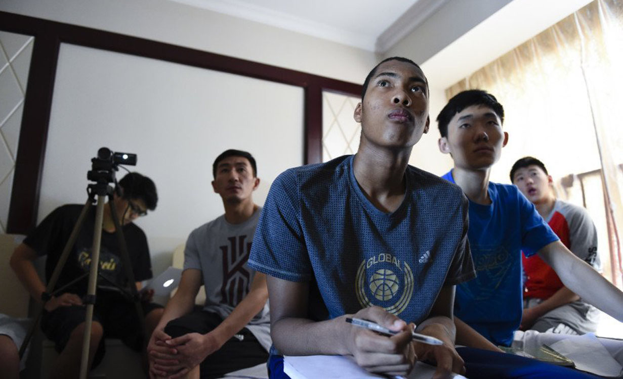 男篮混血中锋:中国籍北京腔 天赋获NBA关注