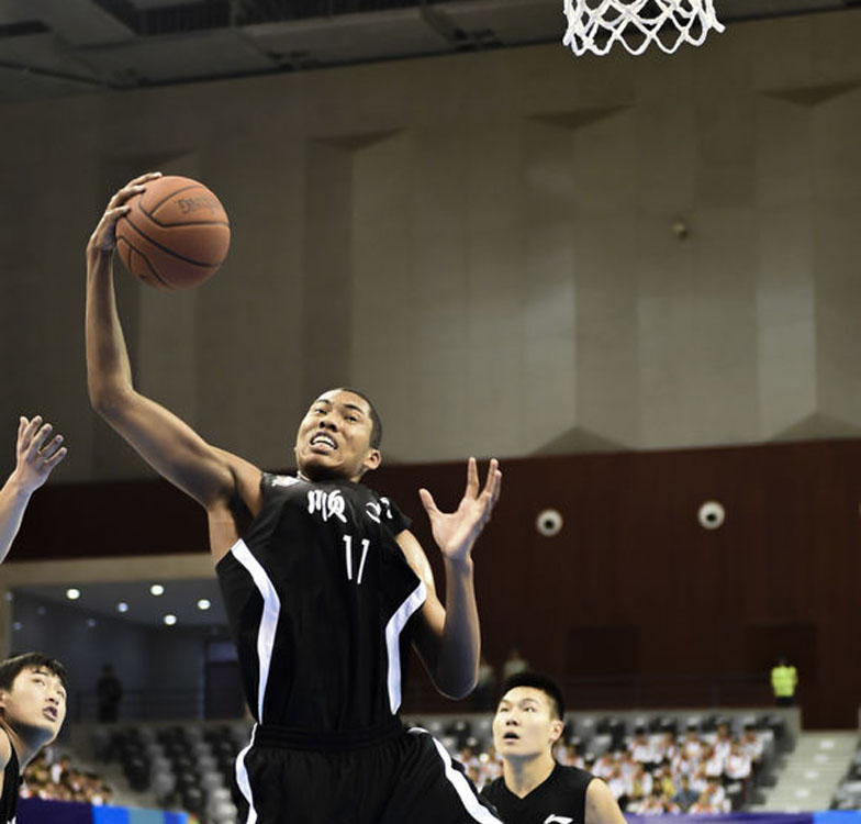 男篮混血中锋:中国籍北京腔 天赋获NBA关注