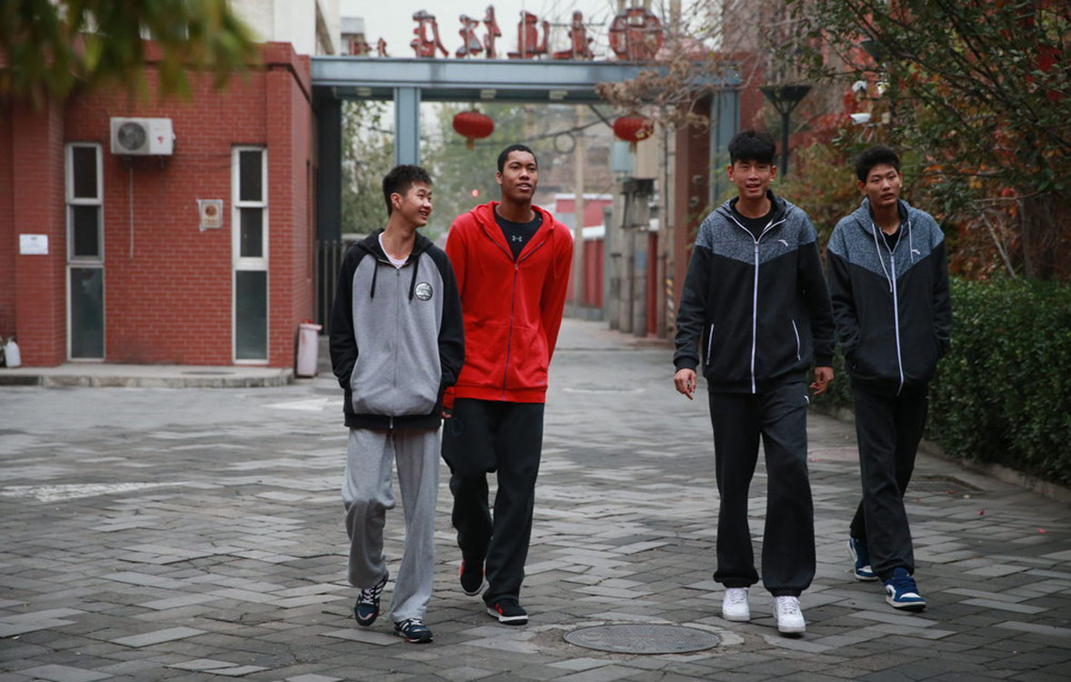 男篮混血中锋:中国籍北京腔 天赋获NBA关注