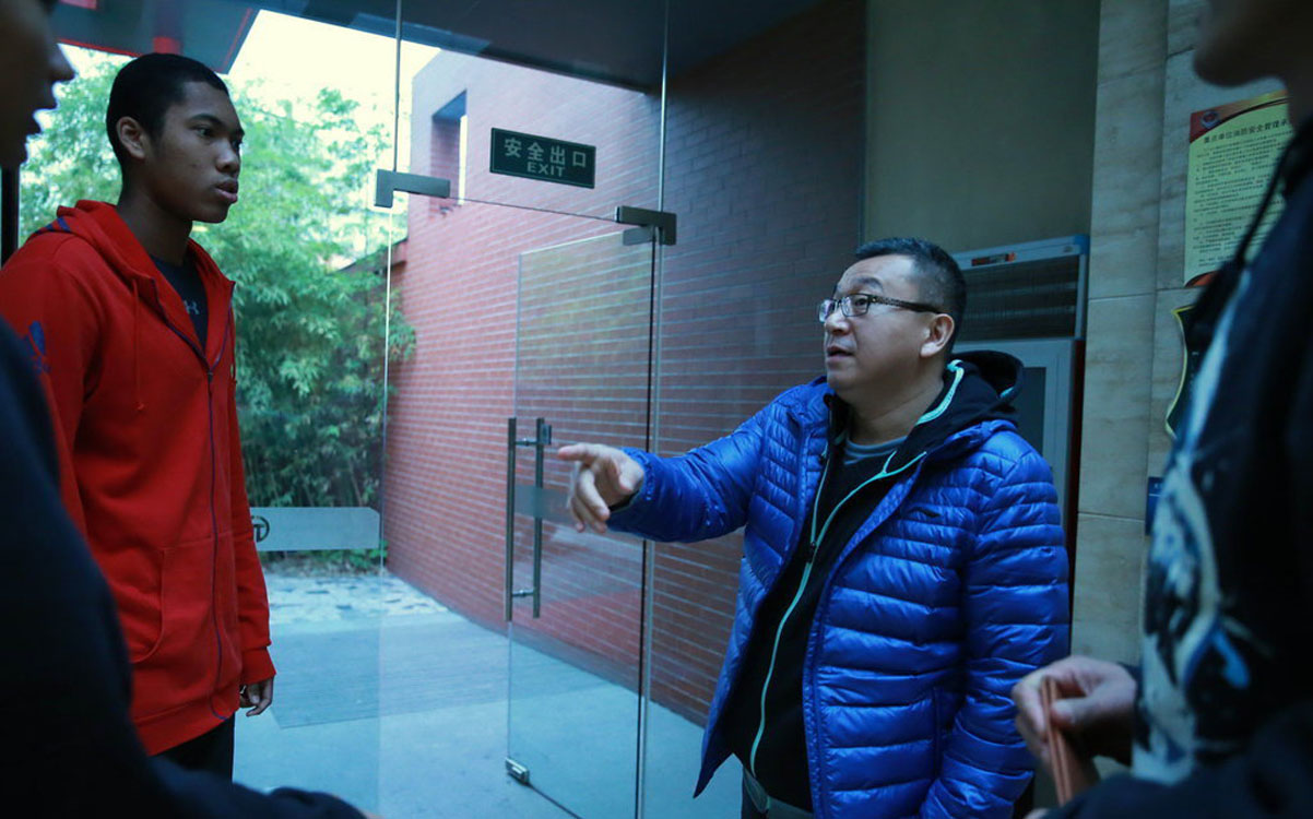 男篮混血中锋:中国籍北京腔 天赋获NBA关注