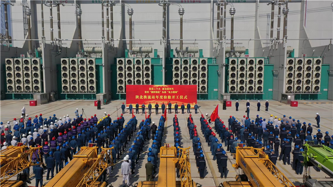 国网陕西电力：三秦秋景美如画 电力铁军入画来_fororder_国网陕西电力开展首次±800千伏特高压年度检修（摄影：陈雅妮）