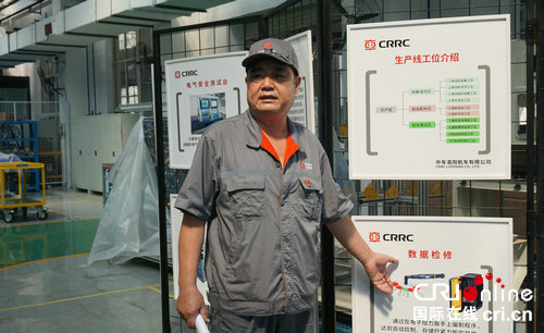 【中国梦·大国工匠篇】电工李万坤：半路出家的“门外汉”自学成“大工匠”