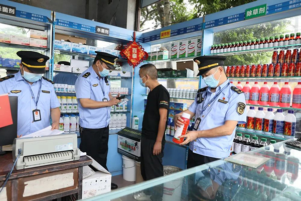 成都新津：惠农助农 农民丰收有保障_fororder_农资质量检查-供图-成都新津区委宣传部