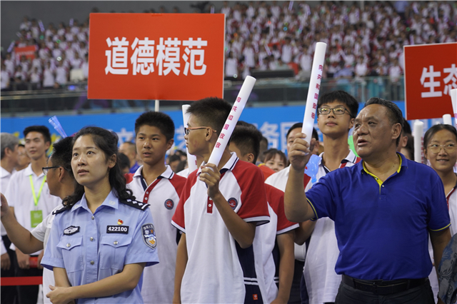 【湖北】【供稿】中国文联文艺志愿服务团到宜昌慰问演出