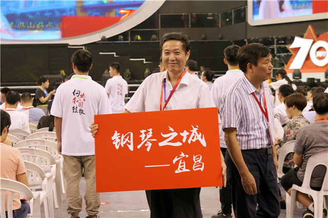 【湖北】【供稿】中国文联文艺志愿服务团到宜昌慰问演出