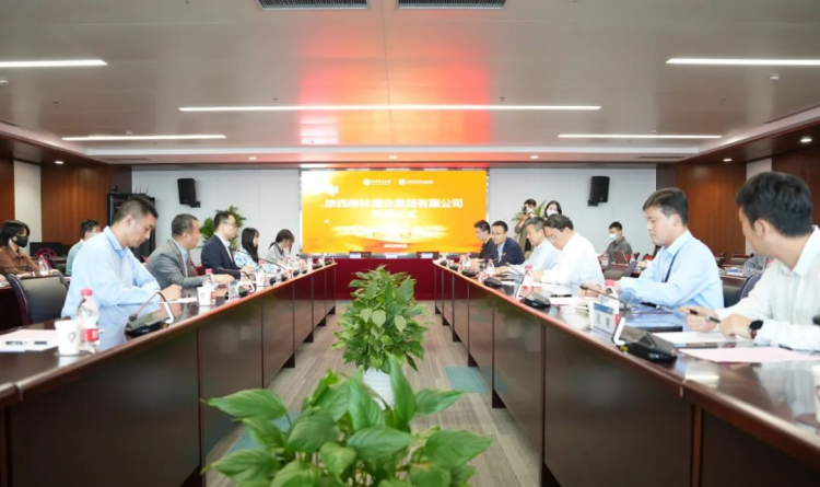 陕西柳林酒业集团董事长付小铜出席西安交通大学校园骑行卡捐赠仪式