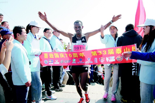 第33届泰山国际登山比赛举行