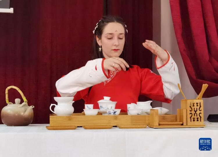 通讯：罗马尼亚姑娘罗懿曼的中医情缘