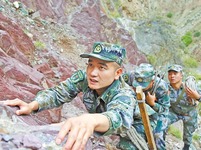 雪域高原上的“拴心石”——记战略支援部队某旅五连连长翁春芳