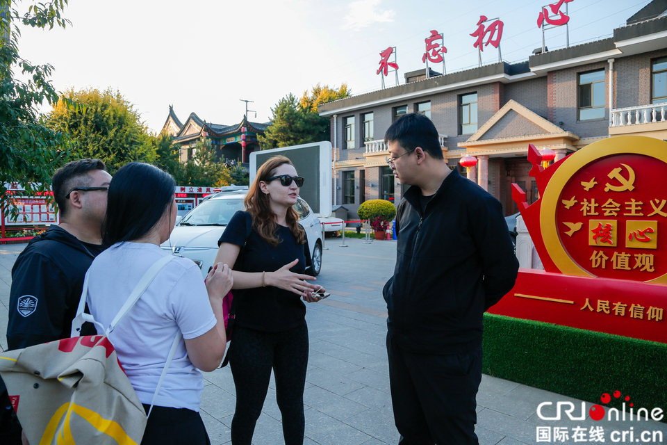 青山绿水 魅力恼包 外国网红探秘呼和浩特美丽乡村_fororder__MG_0612-2