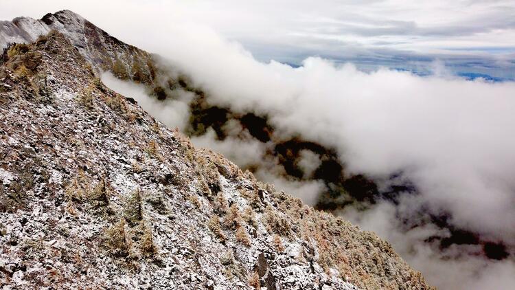 【中首 陕西 】太白山再迎秋雪 秋景雪景竞相斗艳