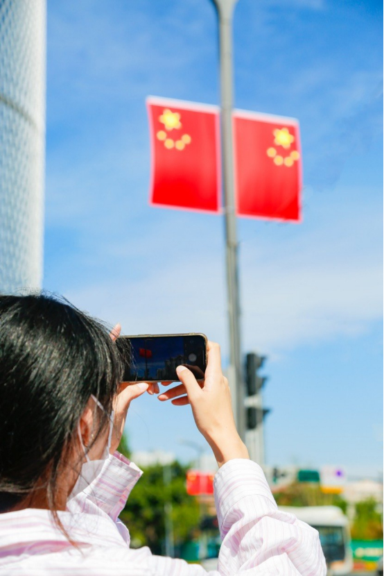 国庆氛围浓 成都锦江区大街小巷处处飘扬最美“中国红”_fororder_未标题-3