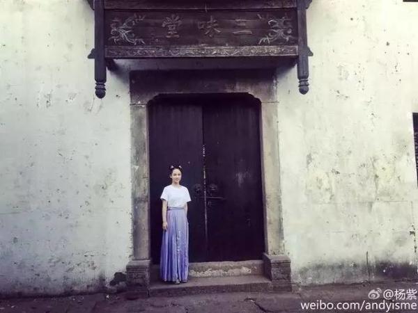 杨紫故地重游祝福霍建华结婚，但是她的脸怎么又㕛叒叕僵了？