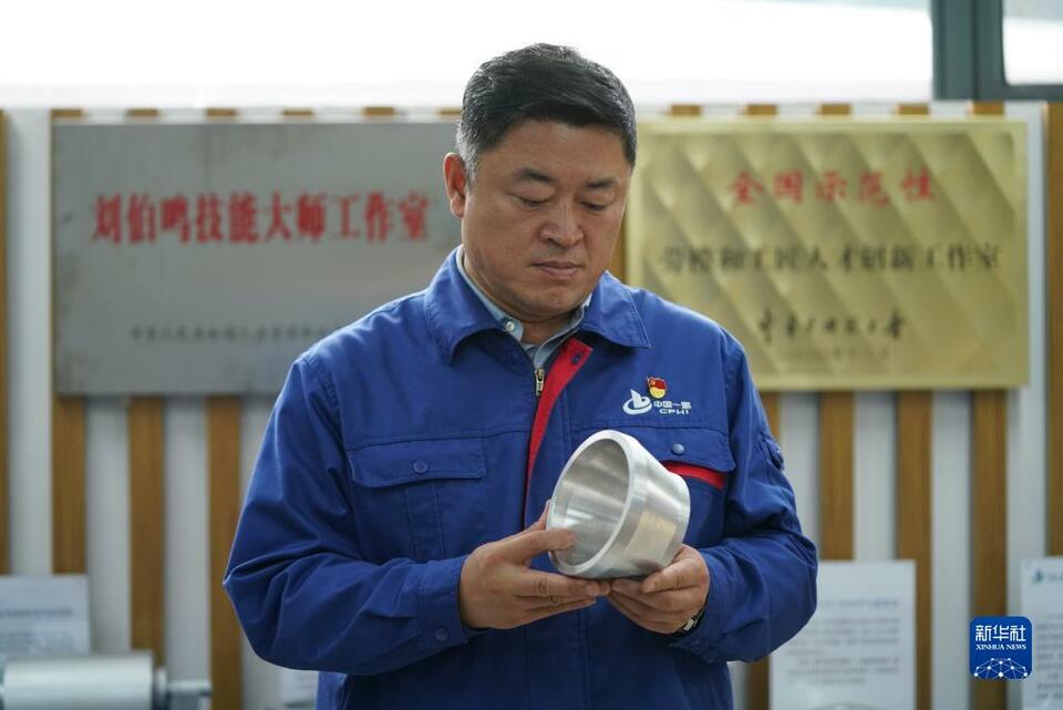 二十大代表风采丨刘伯鸣：打铁人，更是“铁打的”人