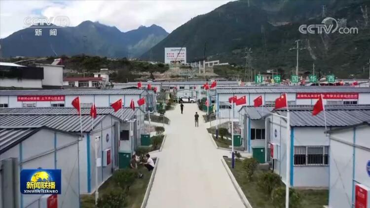 五星红旗耀中华 勠力同心迎盛会