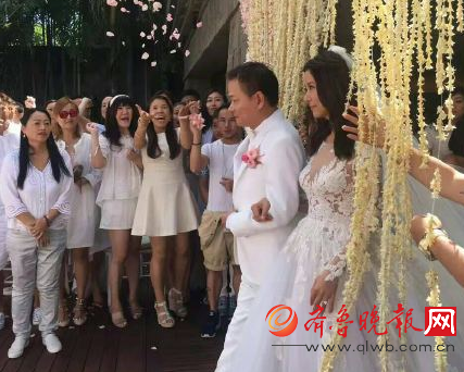 林心如大婚侧面肚子微微隆起 随机怀孕传闻四起