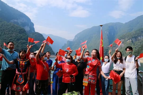 国庆假期4384万人次游湖北_fororder_图片1