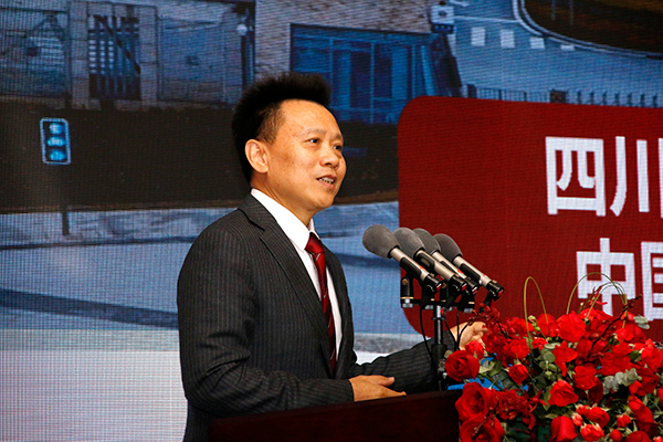 中国浓香白酒技术峰会在四川宜宾市南溪区举行_fororder__四川轻化工大学校长、中国白酒学院院长庹先国作主旨演讲-摄影-高学兵4