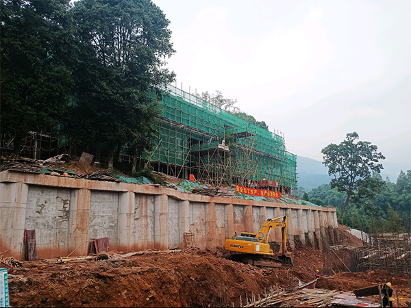 眉山洪雅：重点项目建设不停歇_fororder_“两山转化基地改扩建项目”施工现场--供图-洪雅县委宣传部