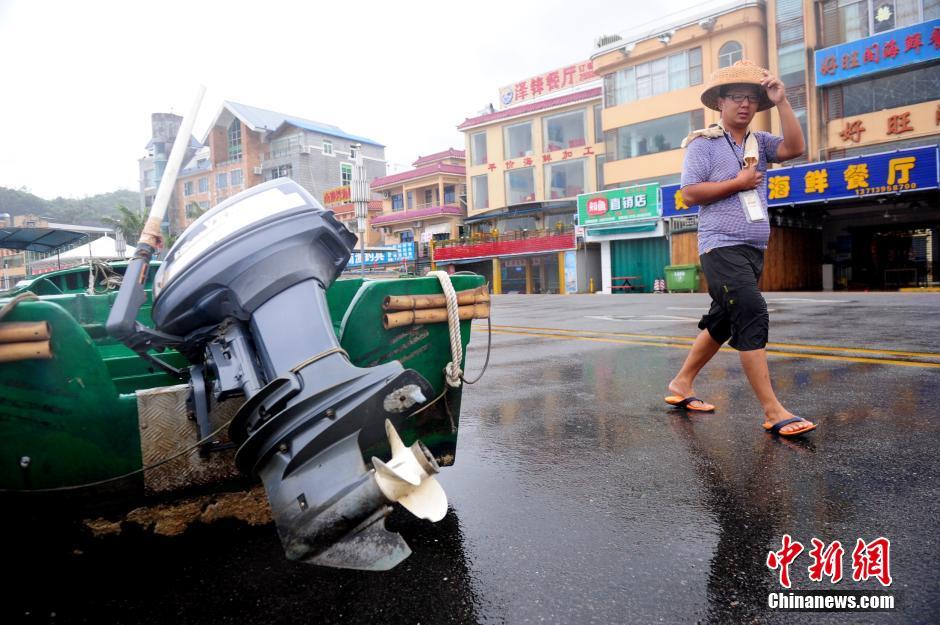 深圳台风“妮妲”过境 强降水致部分城区成泽国
