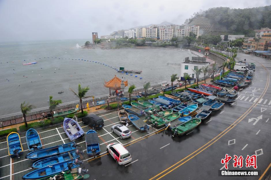 深圳台风“妮妲”过境 强降水致部分城区成泽国