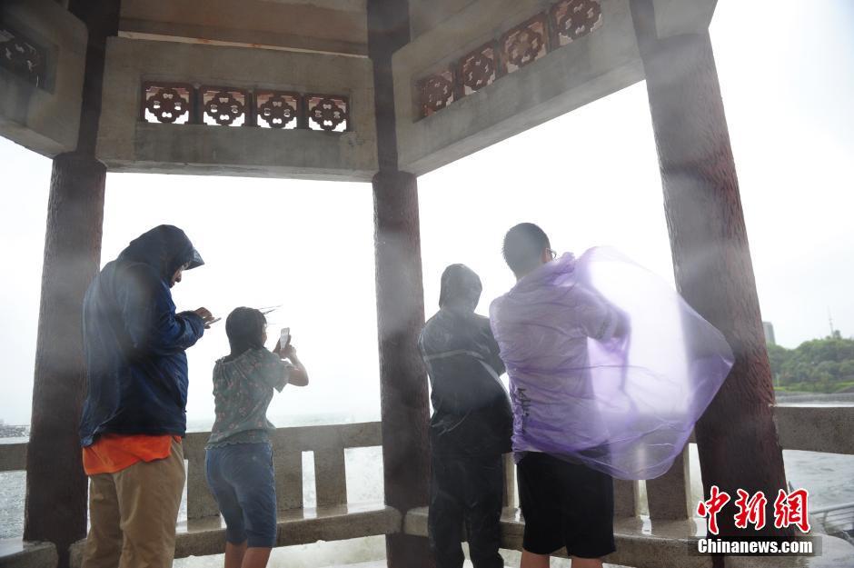 深圳台风“妮妲”过境 强降水致部分城区成泽国