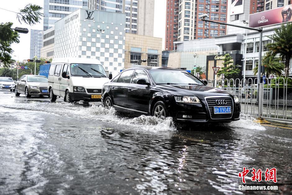 深圳台风“妮妲”过境 强降水致部分城区成泽国