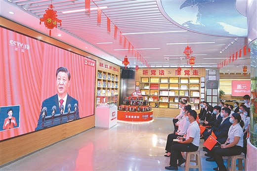高举旗帜 踔厉奋发迈进新征程——广西广大干部群众踊跃收听收看党的二十大开幕会盛况