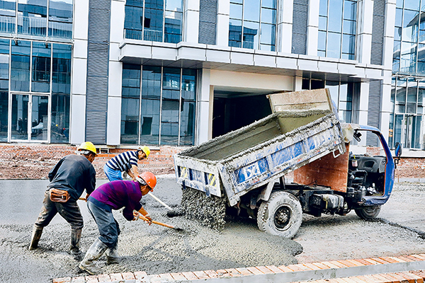 自贡：为高质量发展提供坚强支撑 贡井区项目建设只争朝夕_fororder_2自贡市中皓新能源有限公司项目建设现场（摄影-程洁）